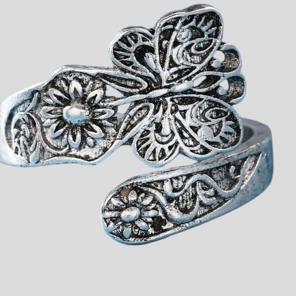 Butterfly Womens Adjustable Ring Vintage Look NEW - Picture 2 of 3